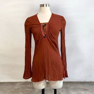 Motivi Y2K Crinkle Red Top Blouse Tunic Small Bell Sleeve Floral Embroidered Vel